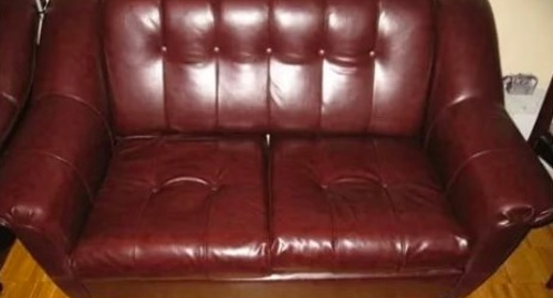 Обивка дивана кожей. поселок Володарского